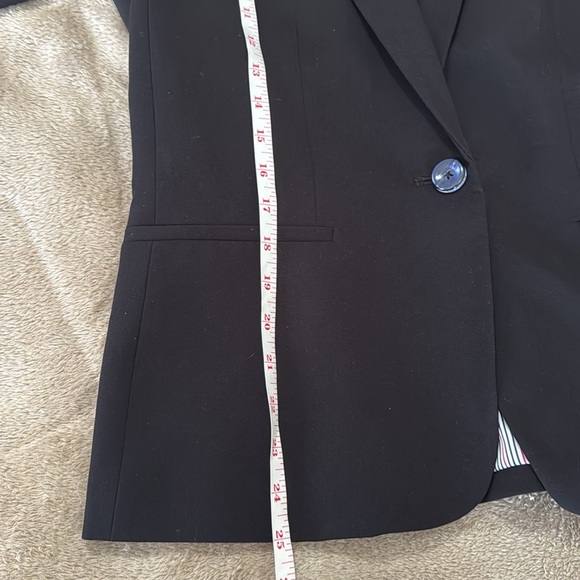Tommy Hilfiger Woman’s Black Blazer with Striped Lining - Picture 13 of 14